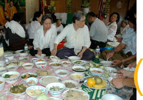 Enjoying lunch after prayers and chanting at Trairatanaram Temple in N. Chelmsford, MA. Photo by Maggie Holtzberg.